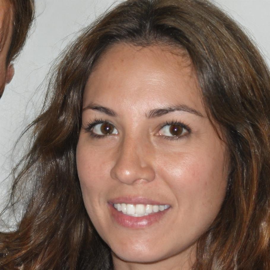 Renata Ibargüengoitia, Directora de Programas Educativos en Groxen